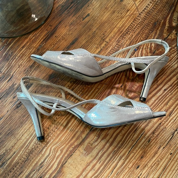 Kate Spade Leather Slingback Heels Beautiful taupe gold metallic color. 7 1/2” - Picture 4 of 5